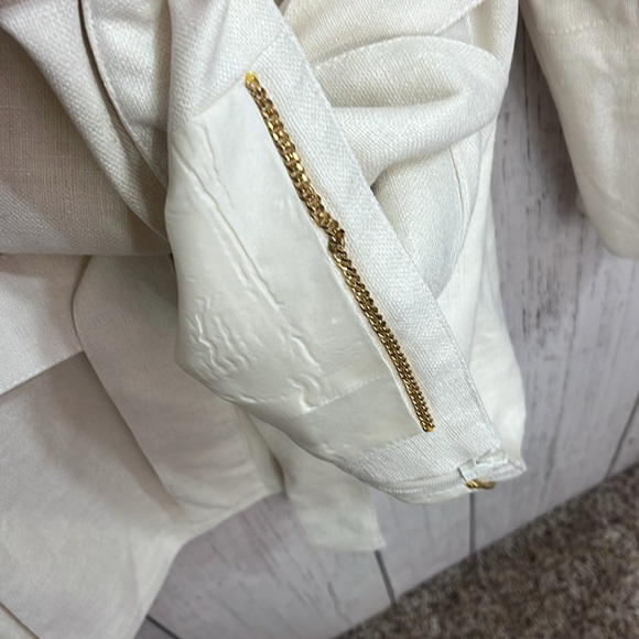 Carlisle 100% Silk Winter White Jacket
Size 16 - Picture 10 of 12